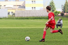 爱游戏官方-足球趣味运动会激发全民参与热情，运动氛围浓厚，足球趣味运动会作文