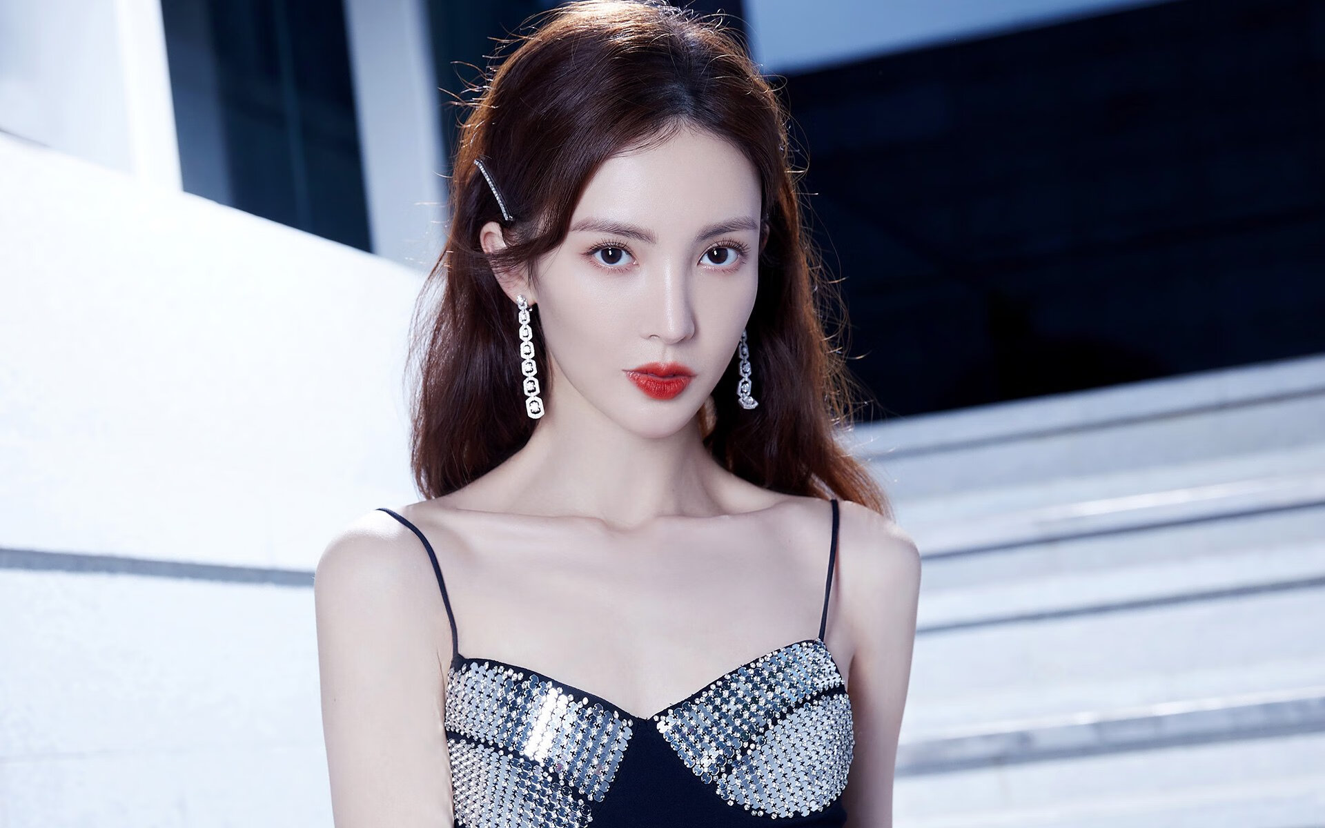 德甲激战，比分4-3，明星哈兰德两球，角球数12个，进攻效率显著提升