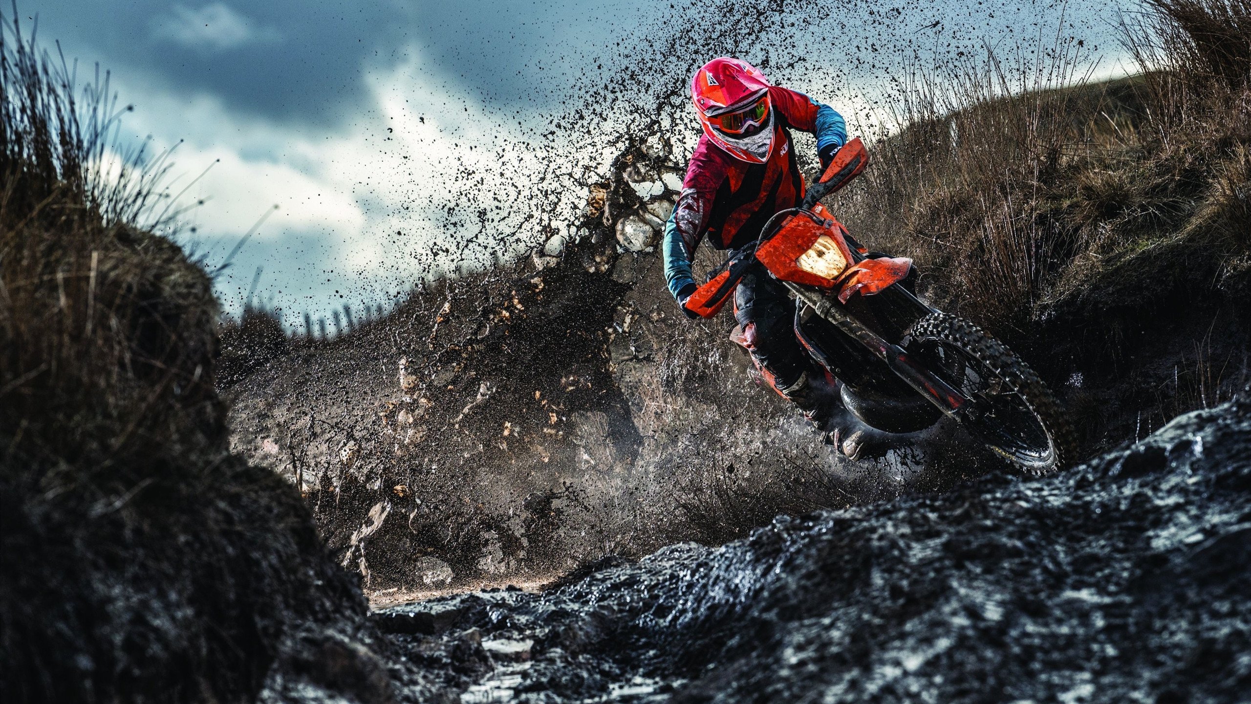 詹姆斯接受专访表示会用行动引领更衣室文化，詹姆斯访谈